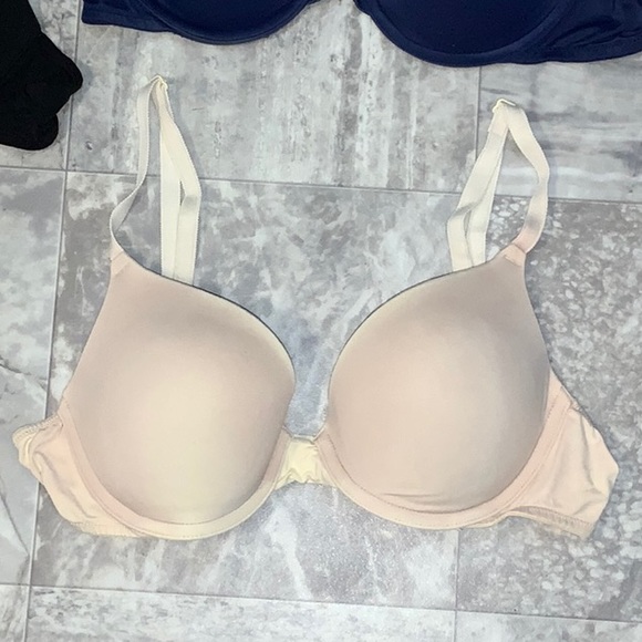 5 Victoria Secret bras size 34-36 B - Picture 6 of 7